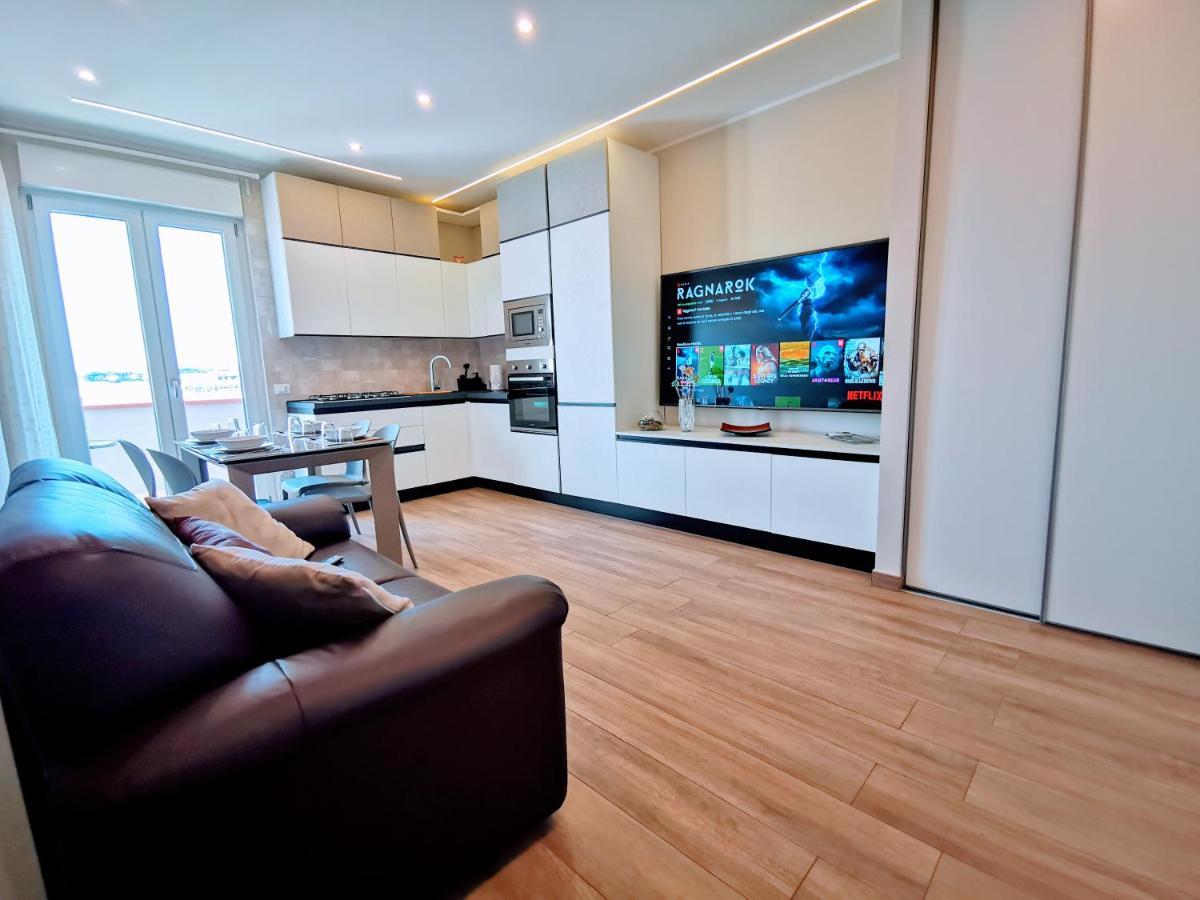 شقة Attico Belvedere Centralissimo Vista Mare تيرمولي المظهر الخارجي الصورة