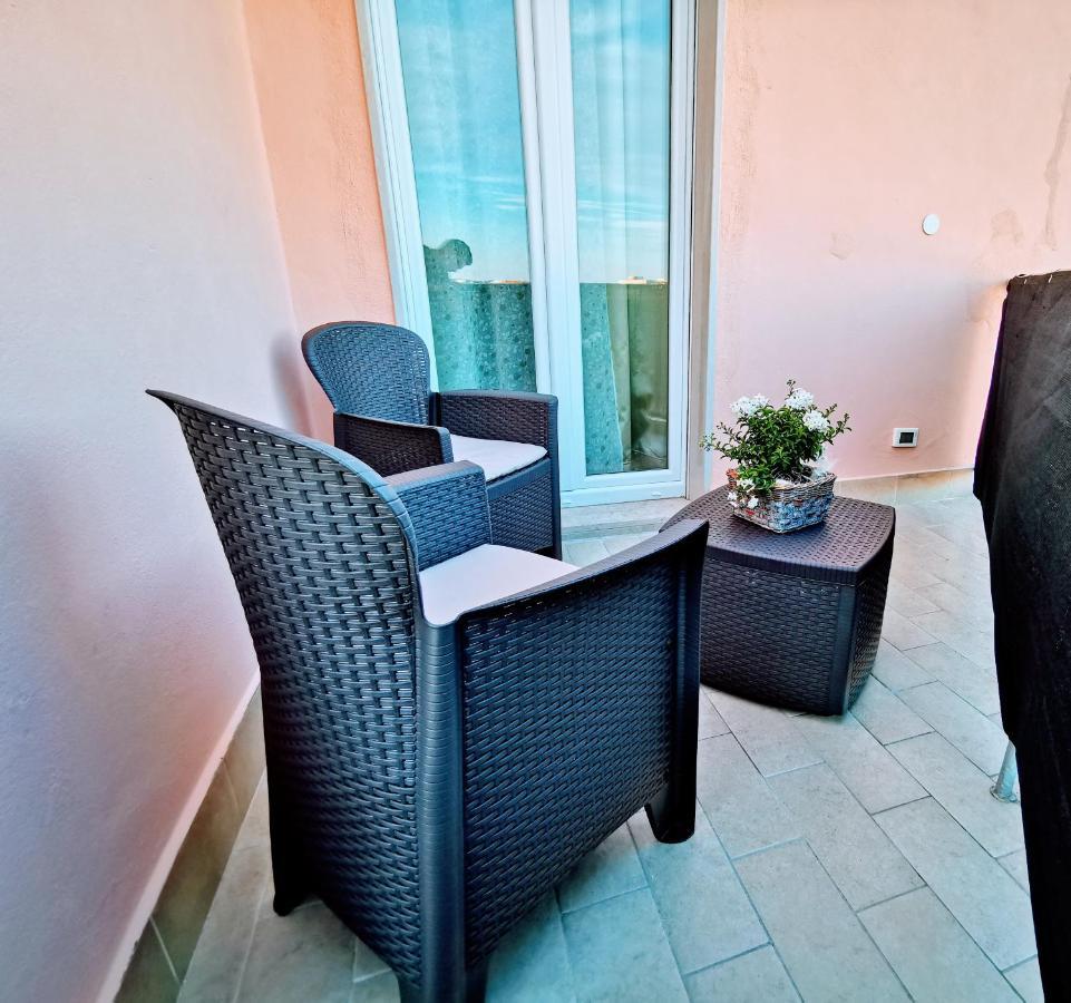 شقة Attico Belvedere Centralissimo Vista Mare تيرمولي المظهر الخارجي الصورة